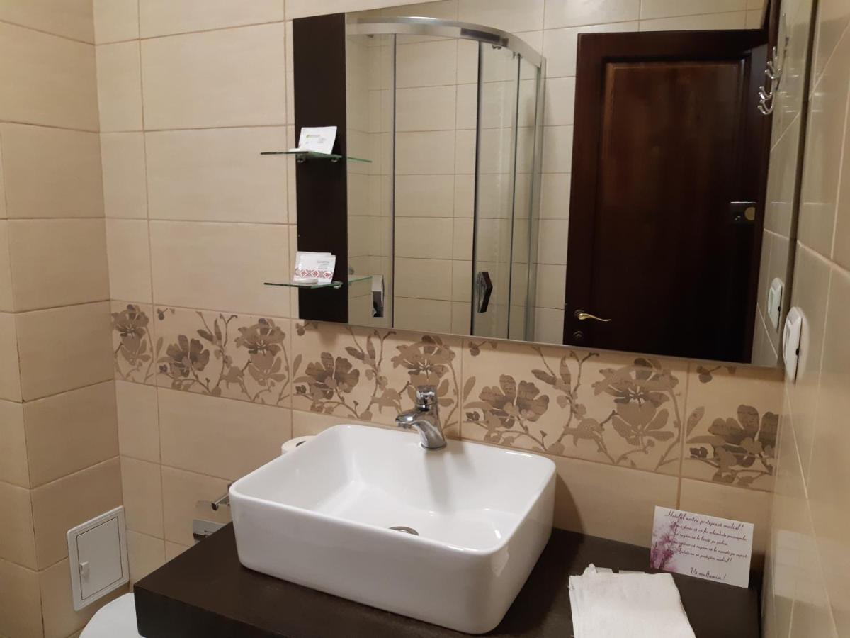 Hotel Ro&Mario Barlad Bîrlad Eksteriør billede